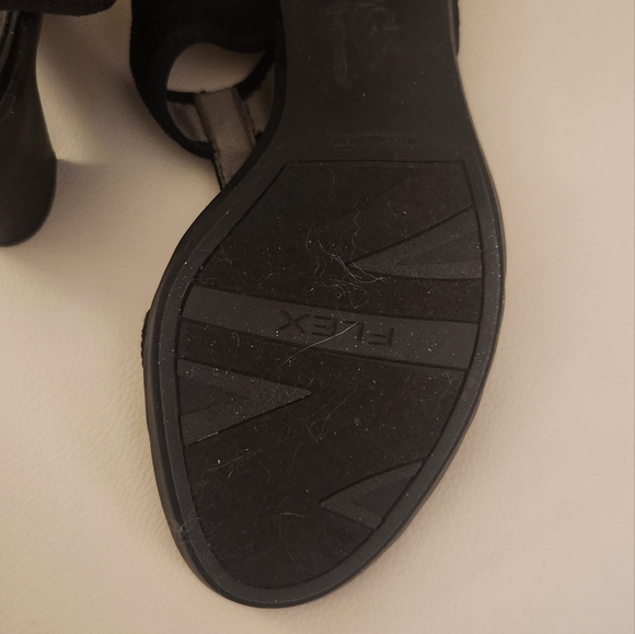 LifeStride SoftSystem black patent sandals - Picture 3 of 6